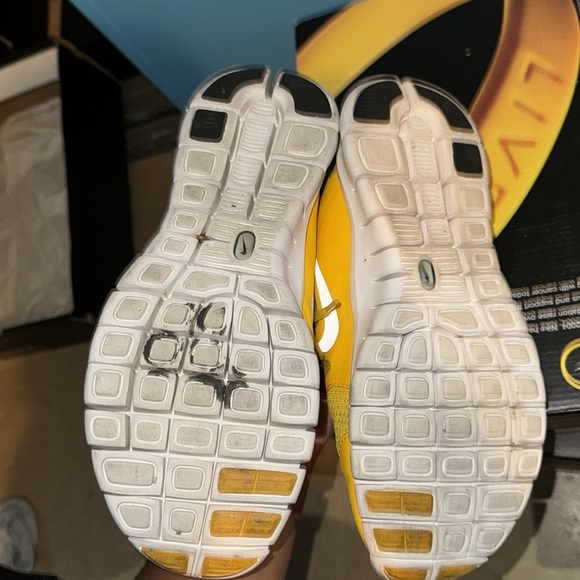 Yellow Nike free 5.0 livestrong edition - Picture 3 of 5